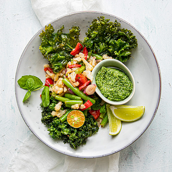 Blomkålmiks salat med grønnkål-pesto